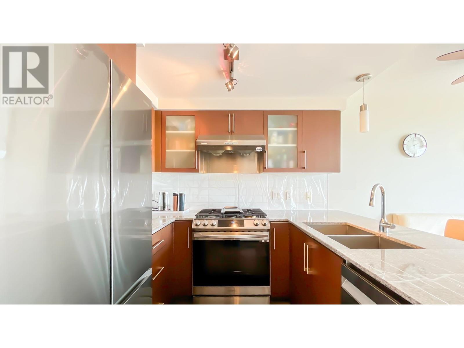 1607 8068 Westminster Highway Property Photo 12