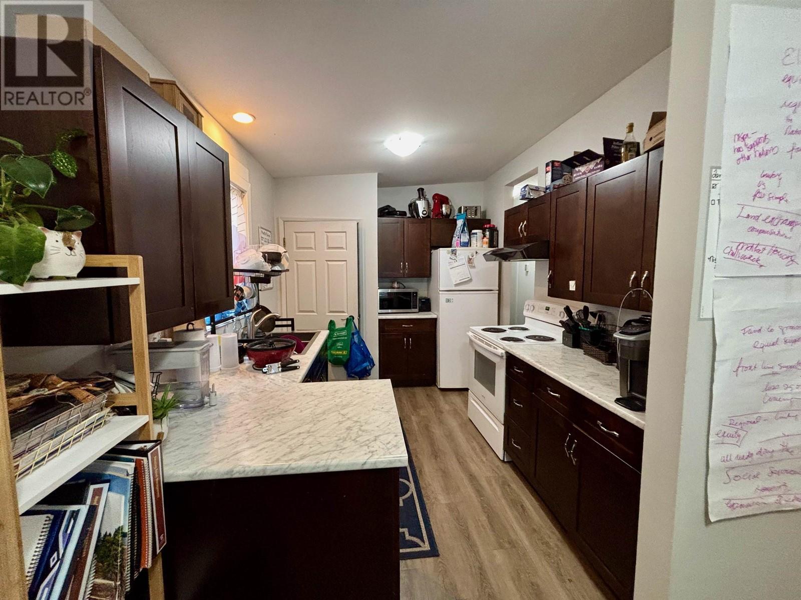 1470-1472 Nation Crescent Property Photo 4