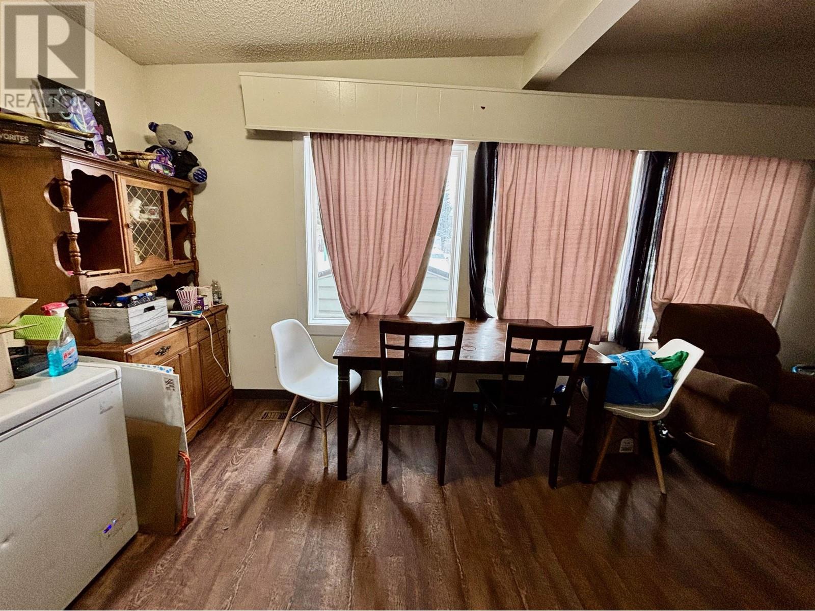 1470-1472 Nation Crescent Property Photo 9