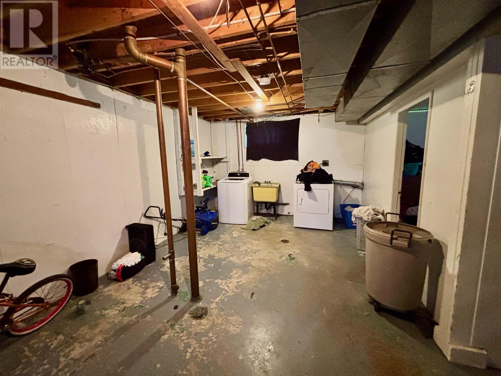 1470-1472 Nation Crescent Property Photo 15