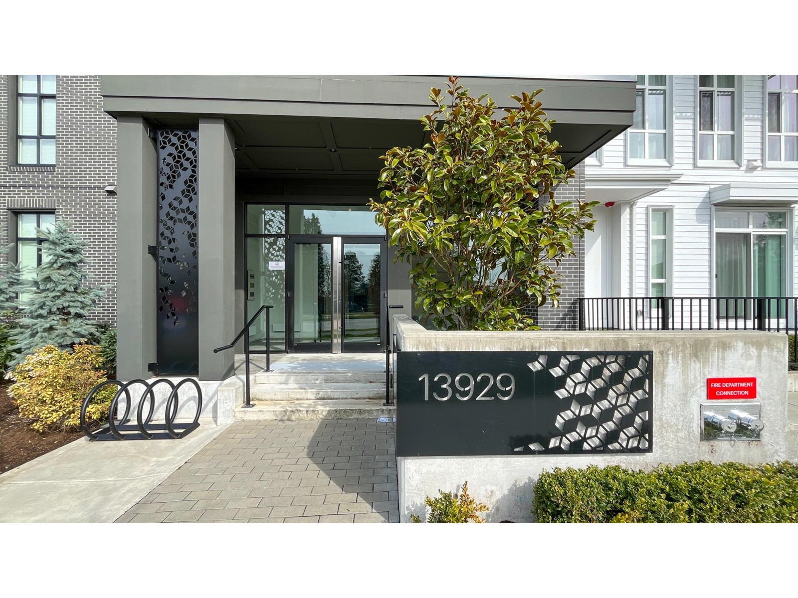 404 13929 105 Boulevard Property Photo 1