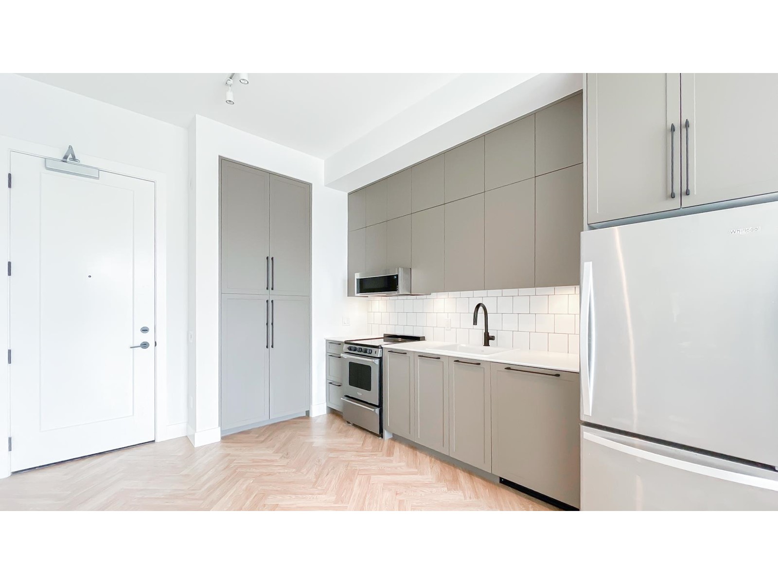 404 13929 105 Boulevard Property Photo 6