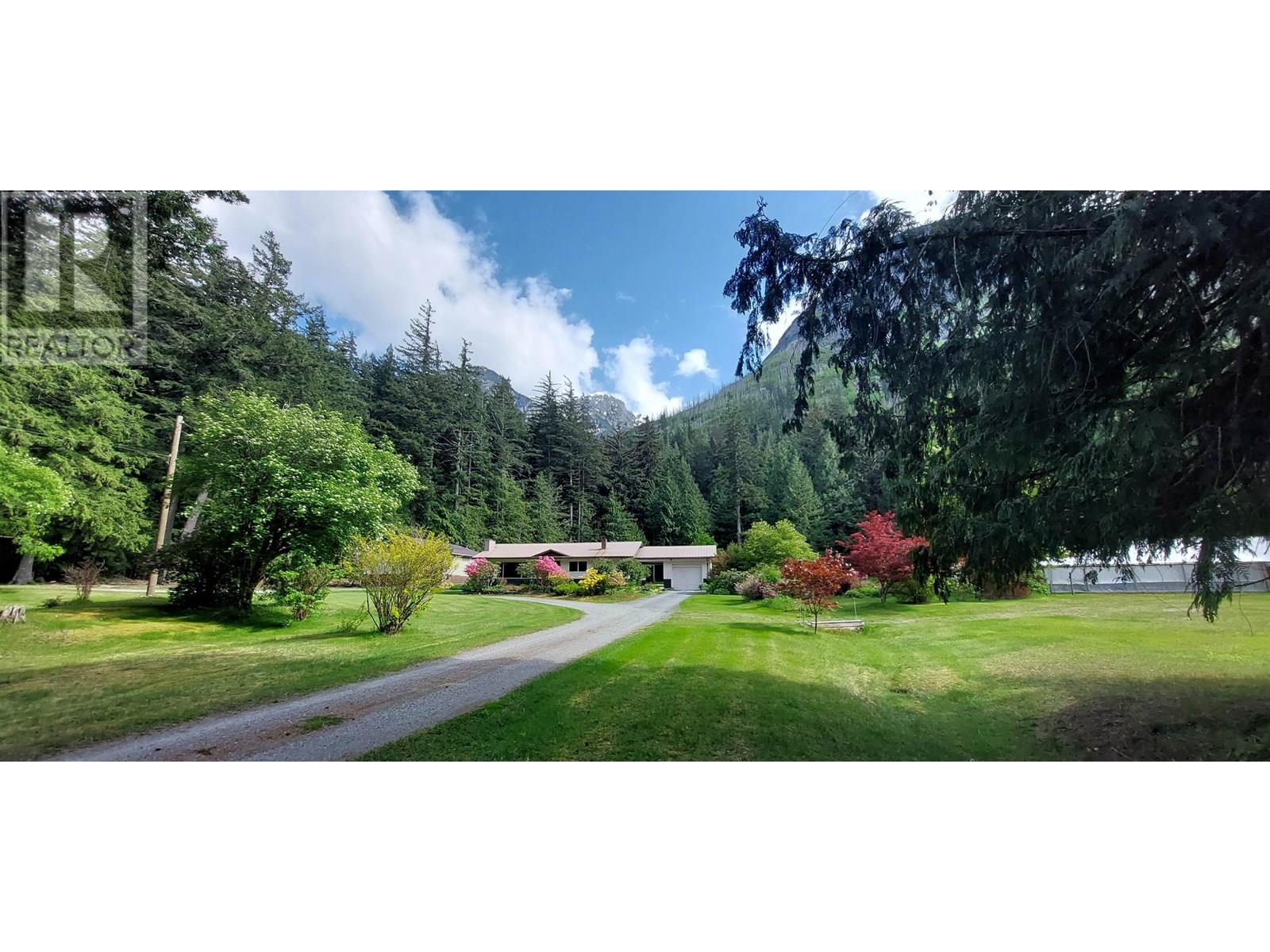 1405 Mackenzie Highway Property Photo 1