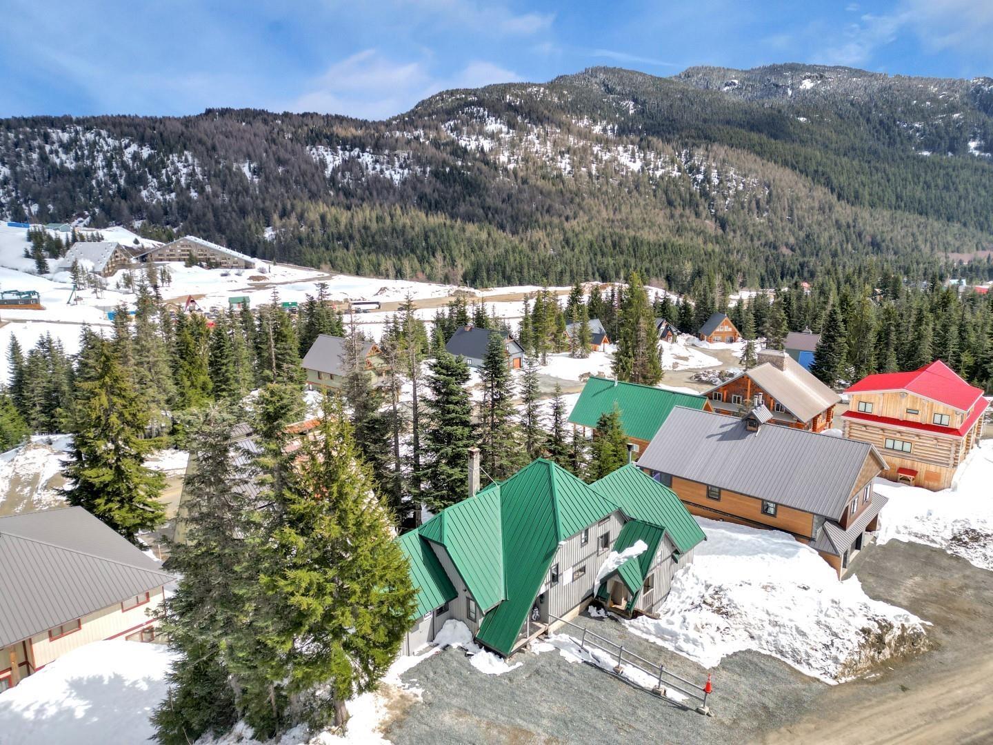 2 20919 Snowflake Crescent Property Photo 1