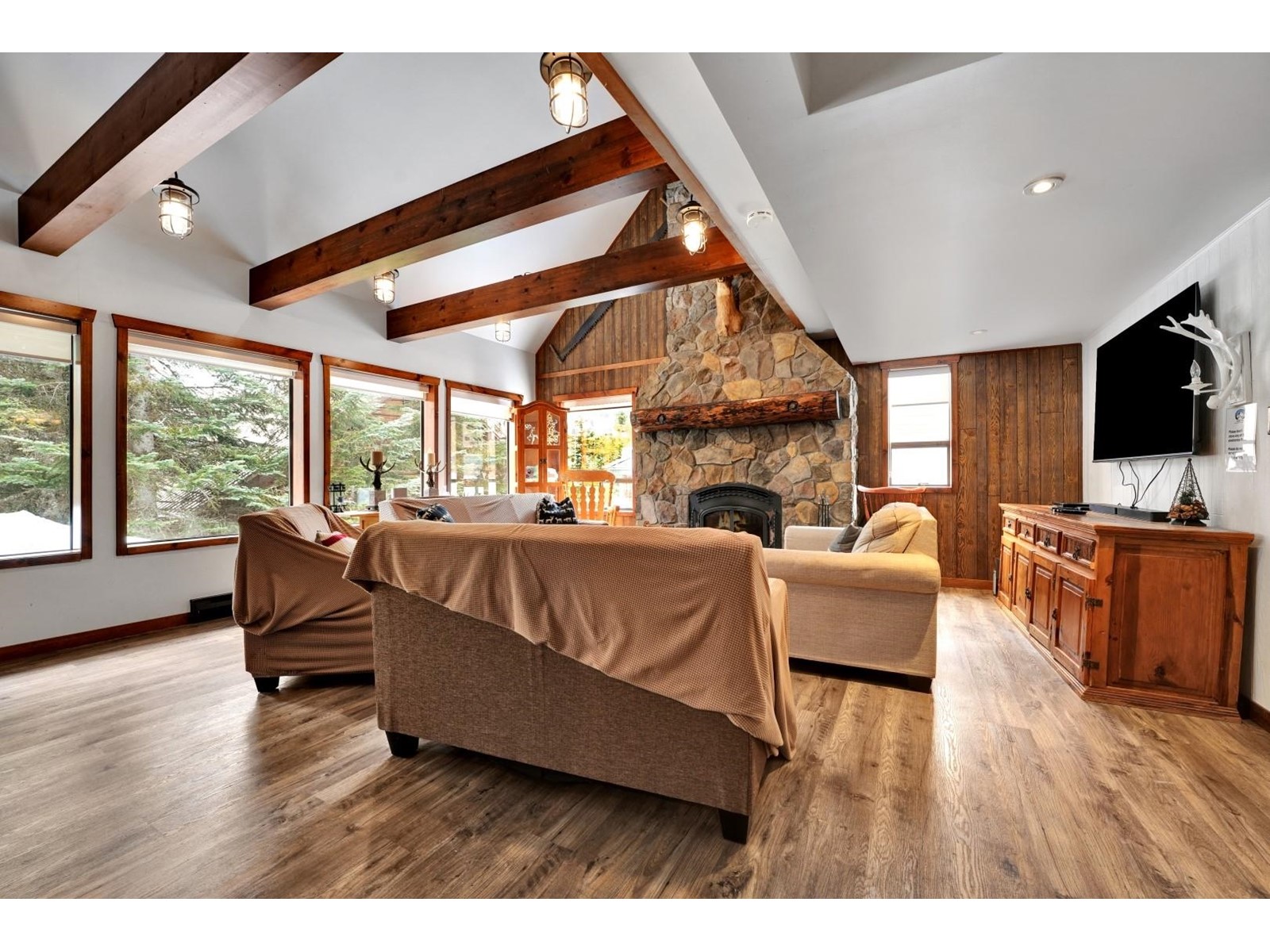 2 20919 Snowflake Crescent Property Photo 3