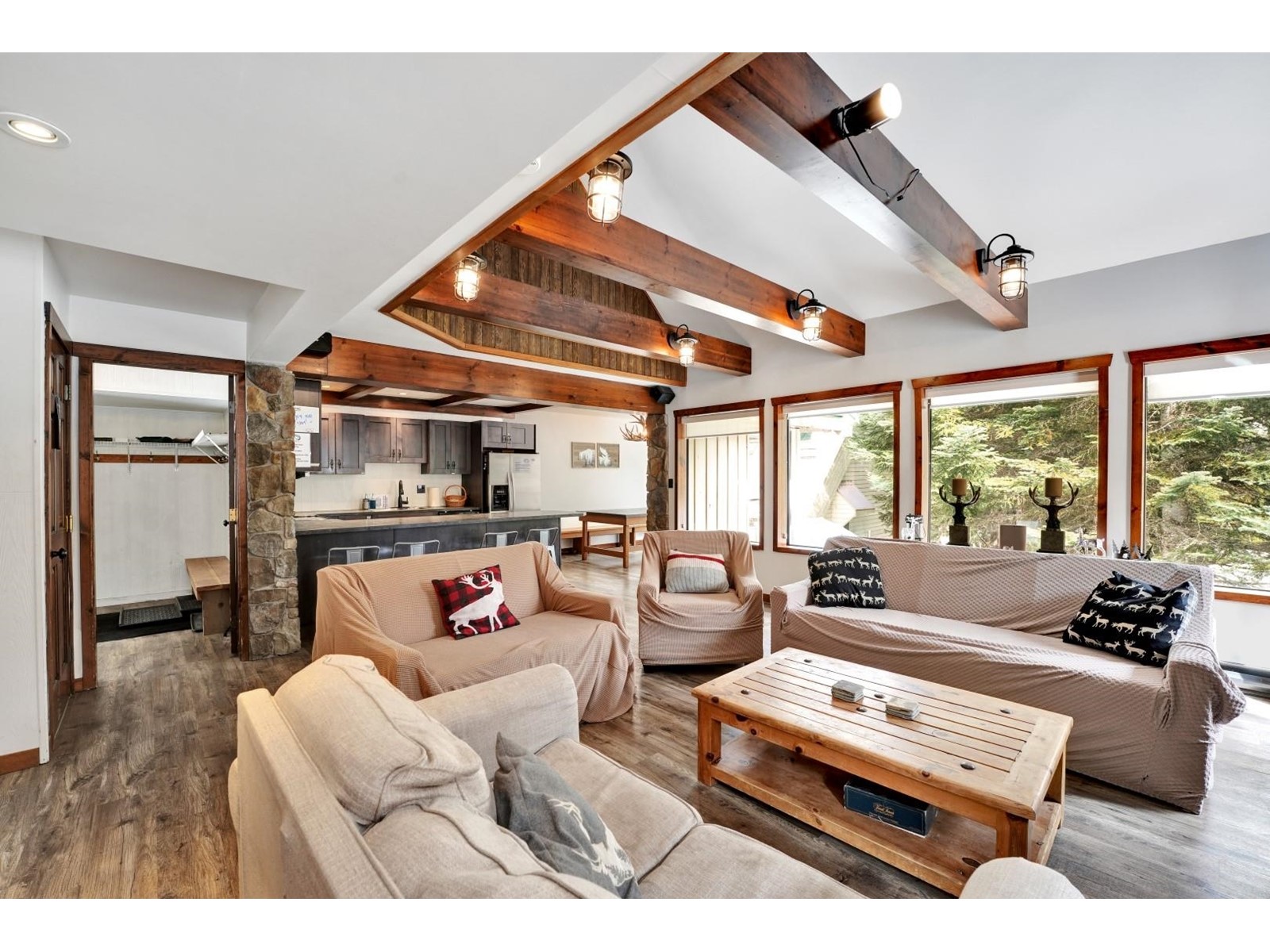 2 20919 Snowflake Crescent Property Photo 5