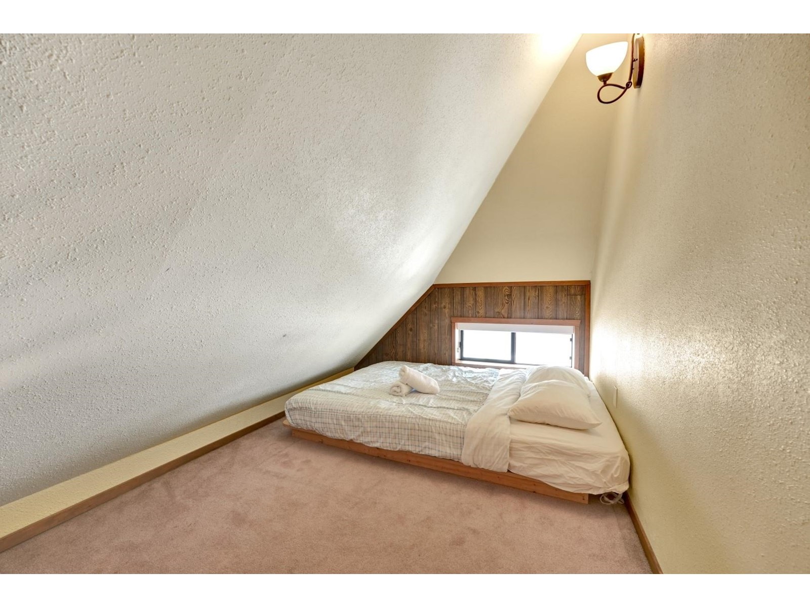 2 20919 Snowflake Crescent Property Photo 34