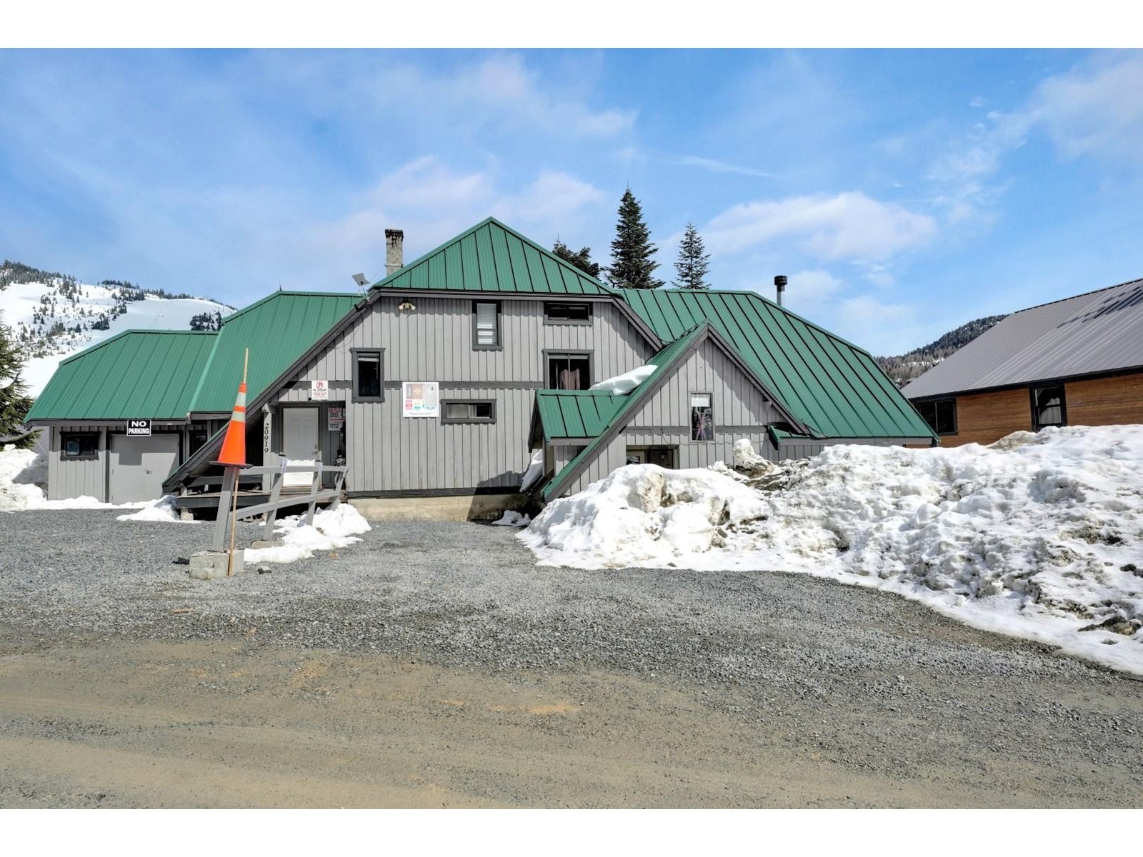 2 20919 Snowflake Crescent Property Photo 38