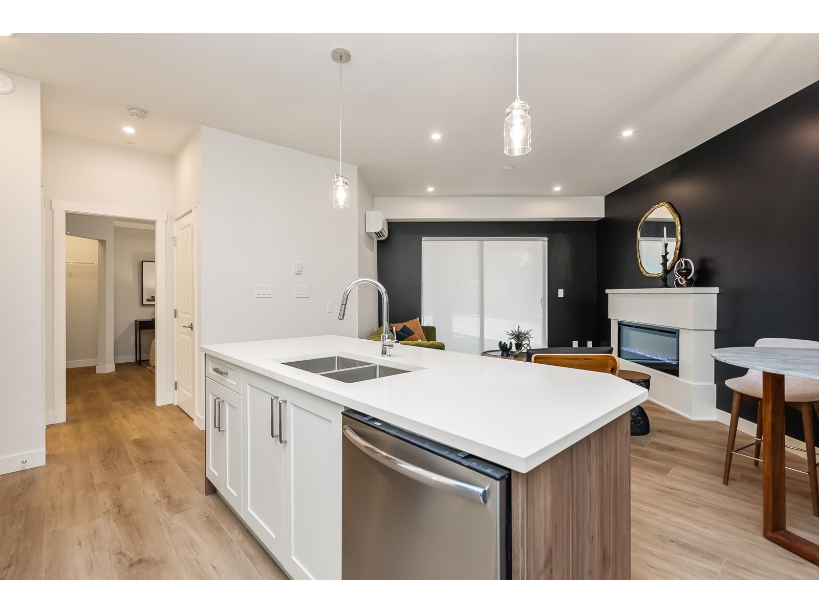 402 8497 Young Road, Chilliwack Proper South Property Photo 3
