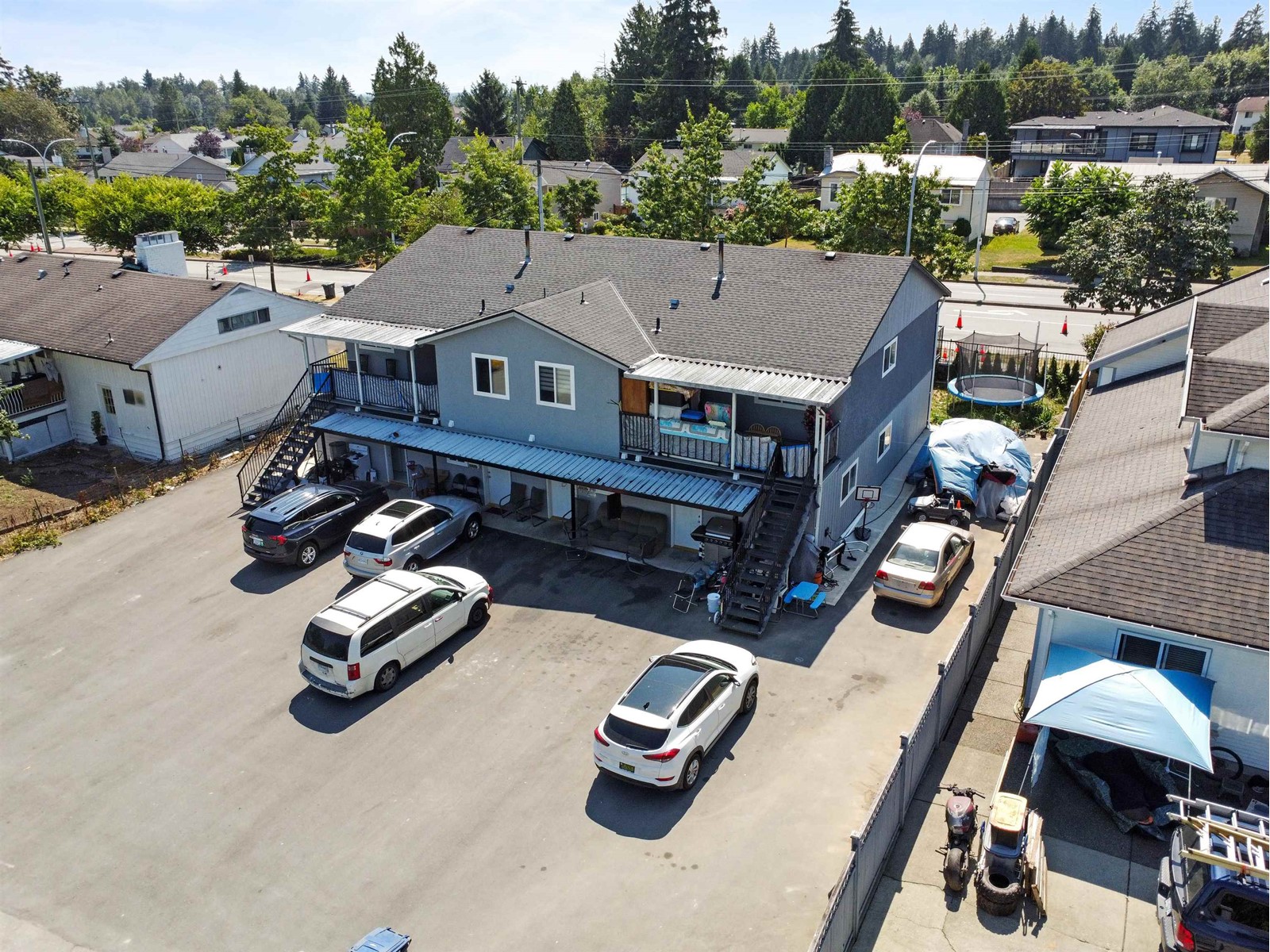 15825-15827 96 Avenue Property Photo 1