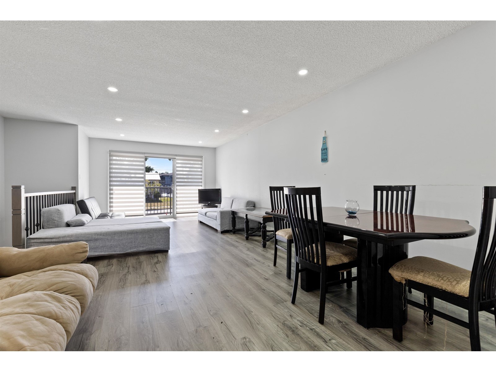 15825-15827 96 Avenue Property Photo 7