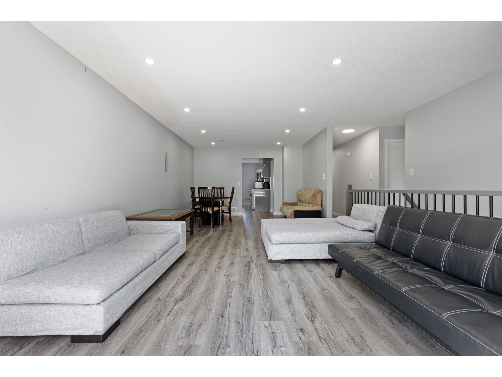 15825-15827 96 Avenue Property Photo 8