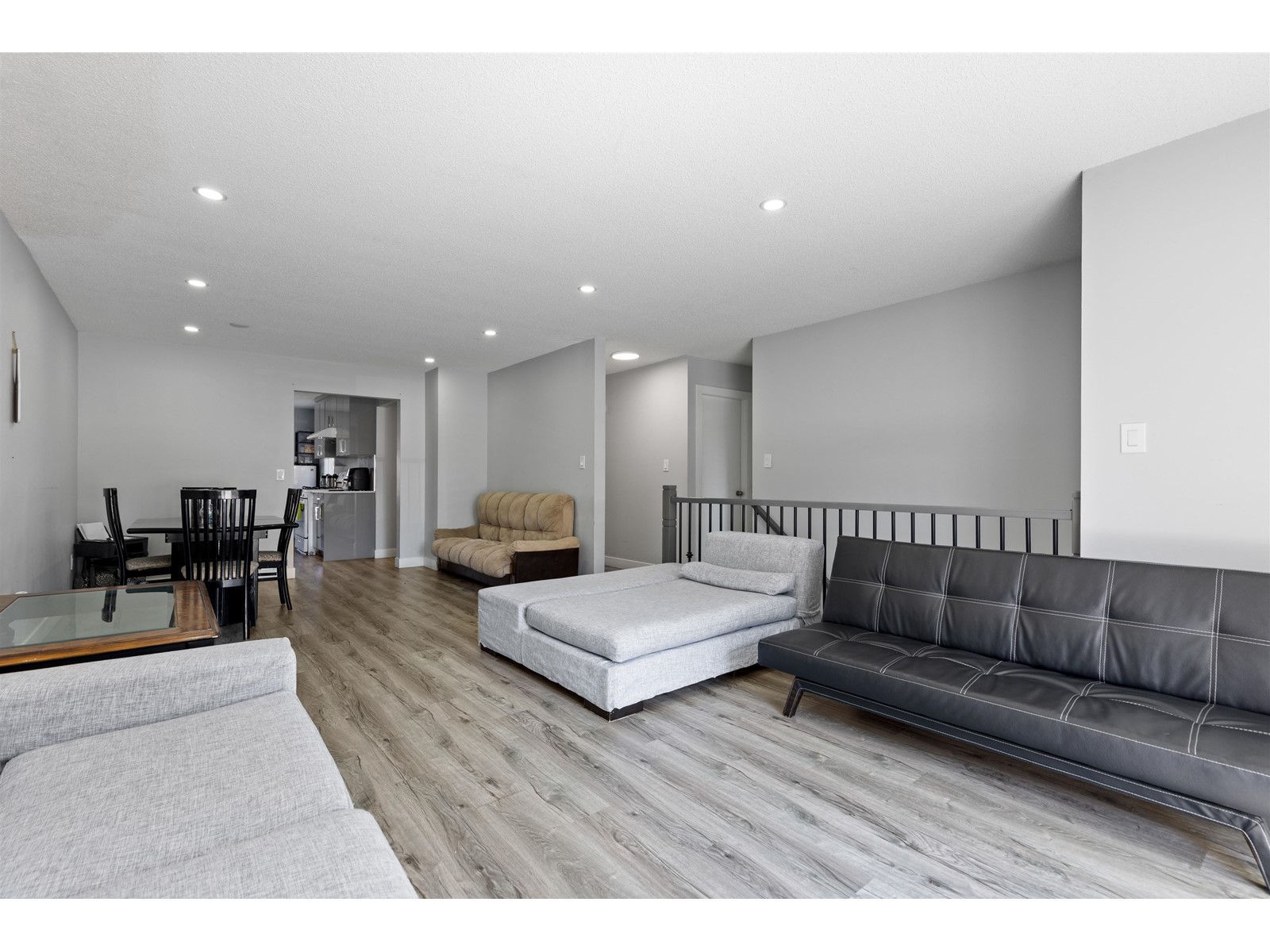 15825-15827 96 Avenue Property Photo 9