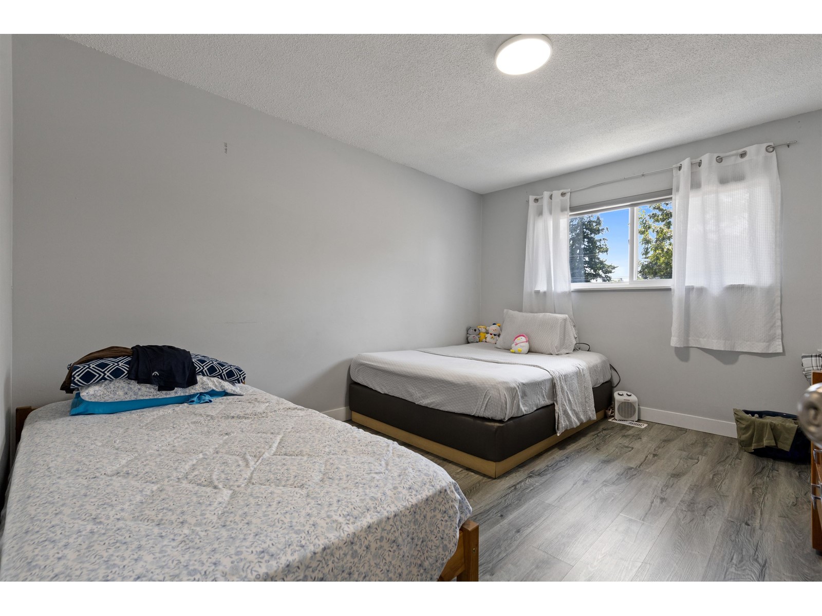 15825-15827 96 Avenue Property Photo 10
