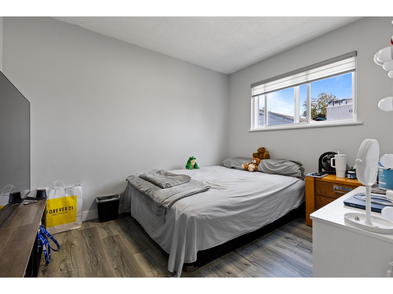 15825-15827 96 Avenue Property Photo 11