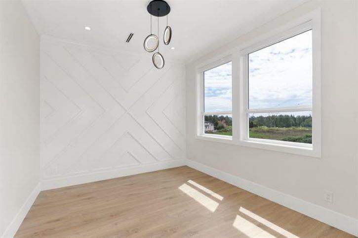 16685 15a Avenue Property Photo 3