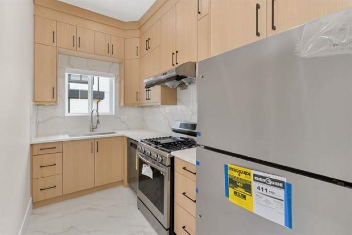 16685 15a Avenue Property Photo 8
