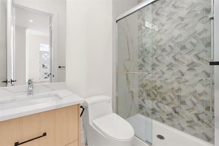 16685 15a Avenue Property Photo 9
