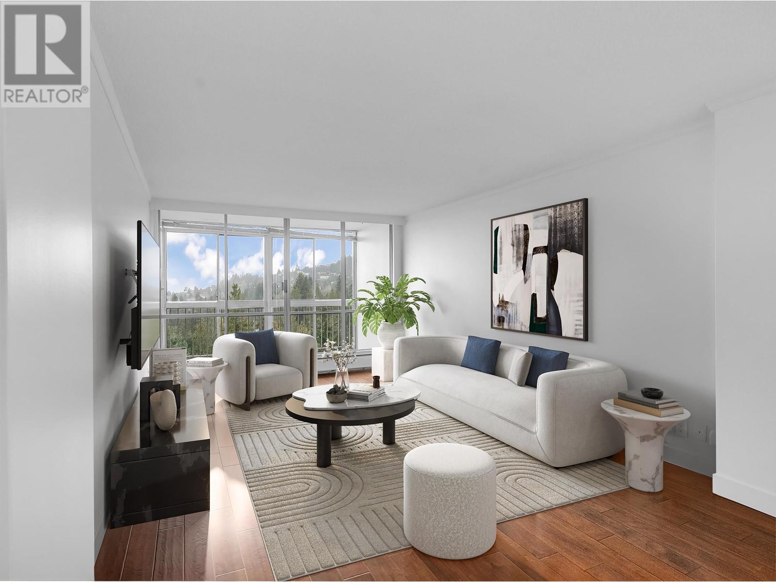 1812 2016 Fullerton Avenue Property Photo 1