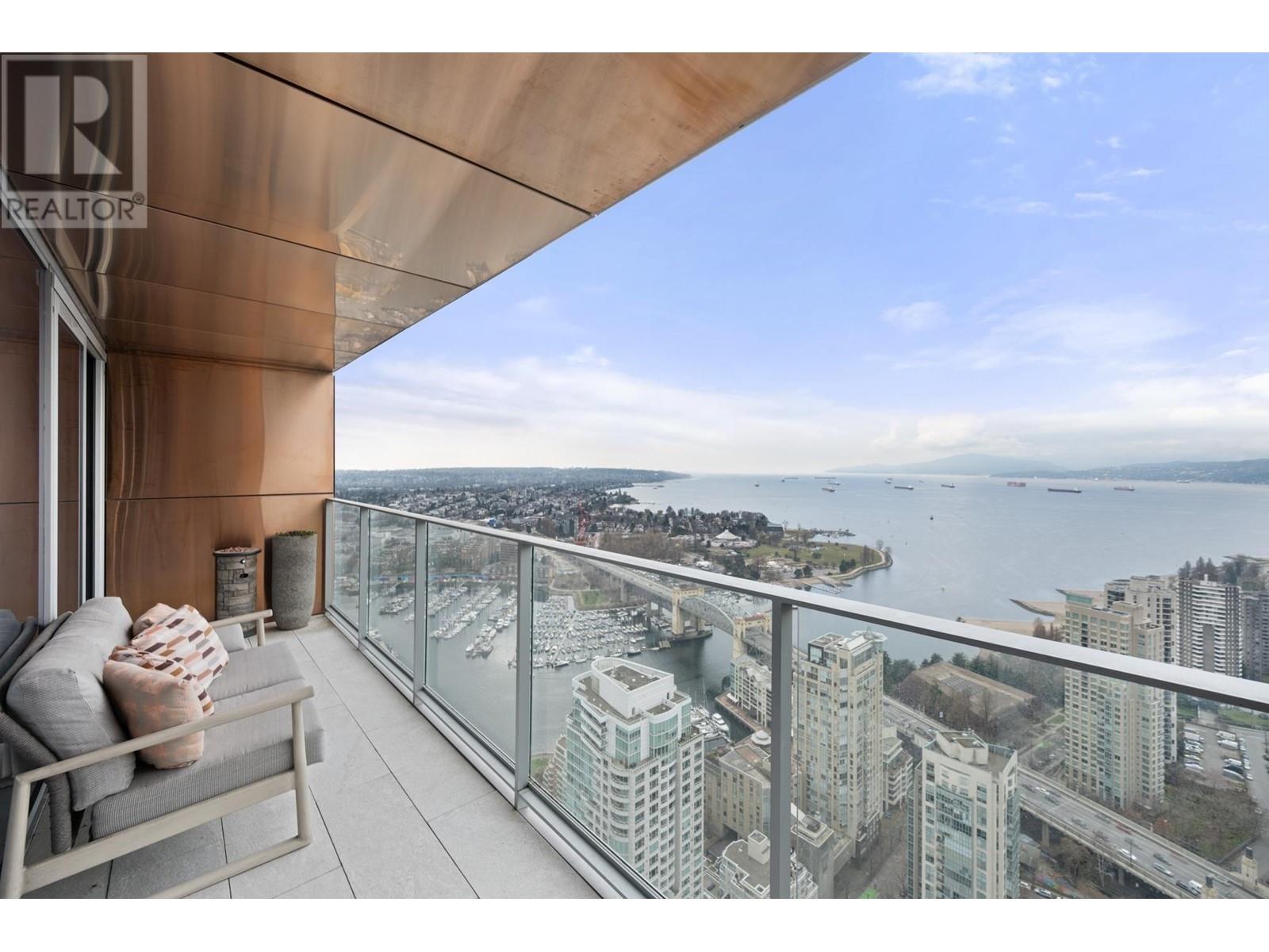 570X 1480 HOWE STREET Property Photo 1