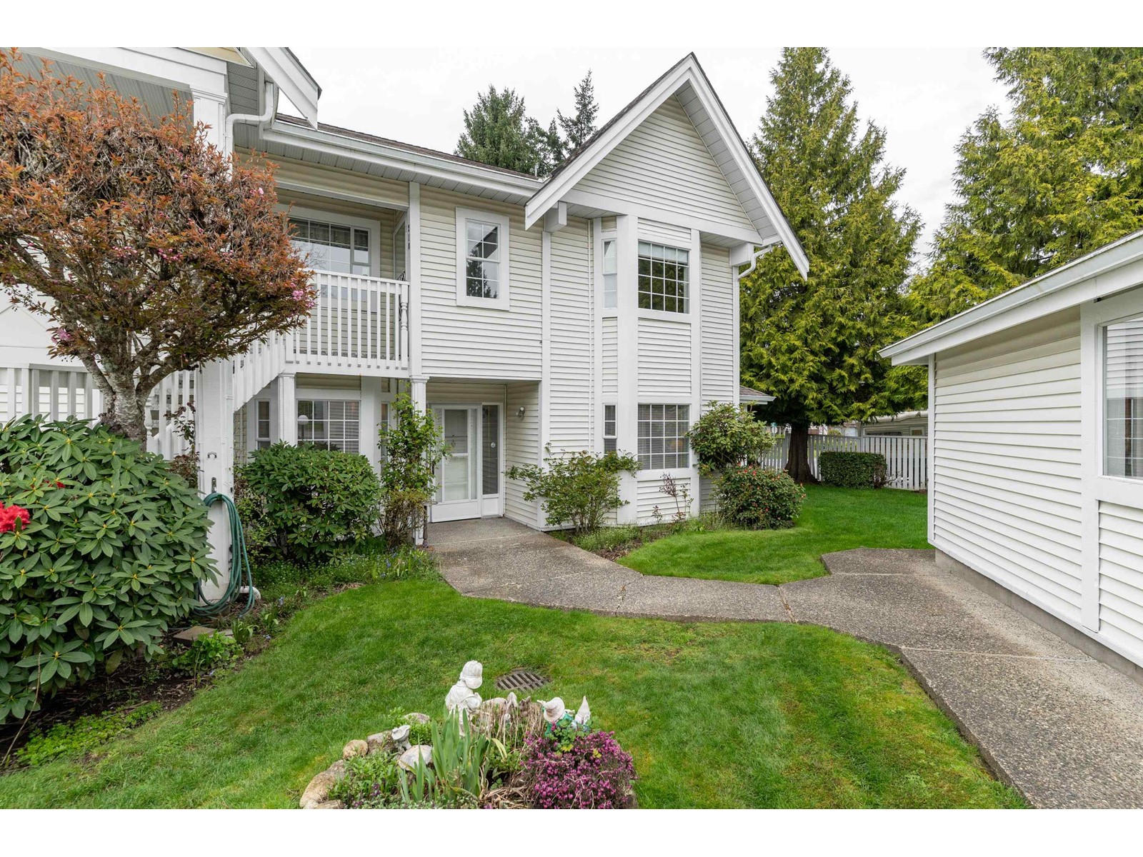209 9109 154 Street Property Photo 2
