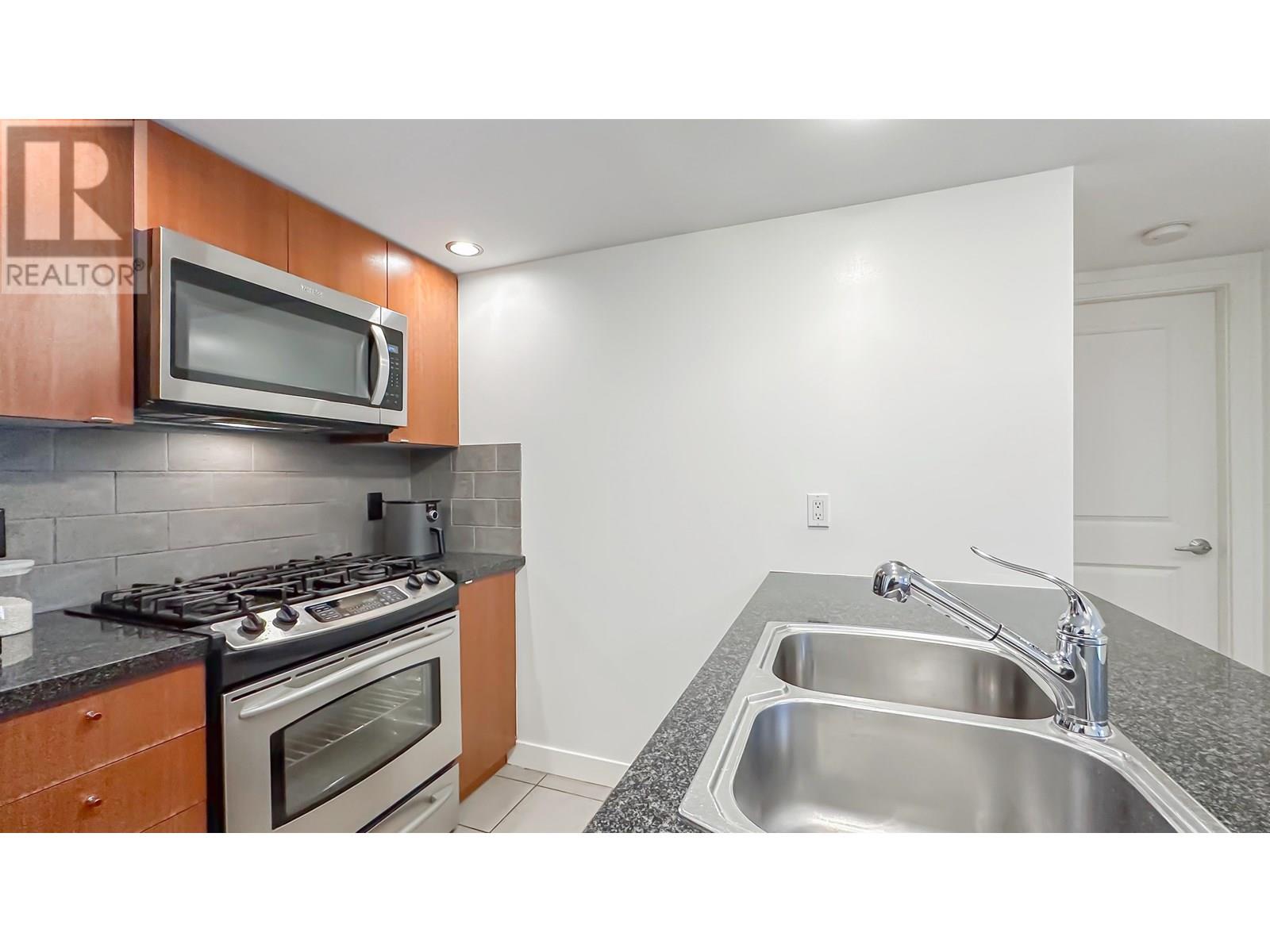 506 9180 Hemlock Drive Property Photo 11
