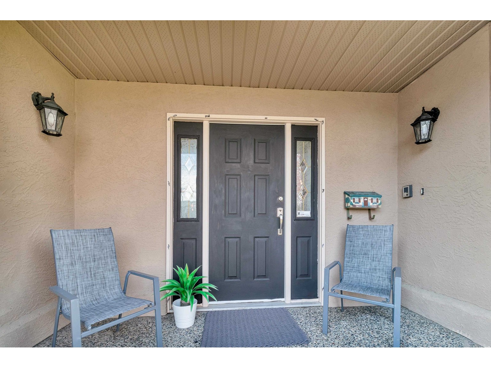 35907 Regal Parkway Property Photo 2