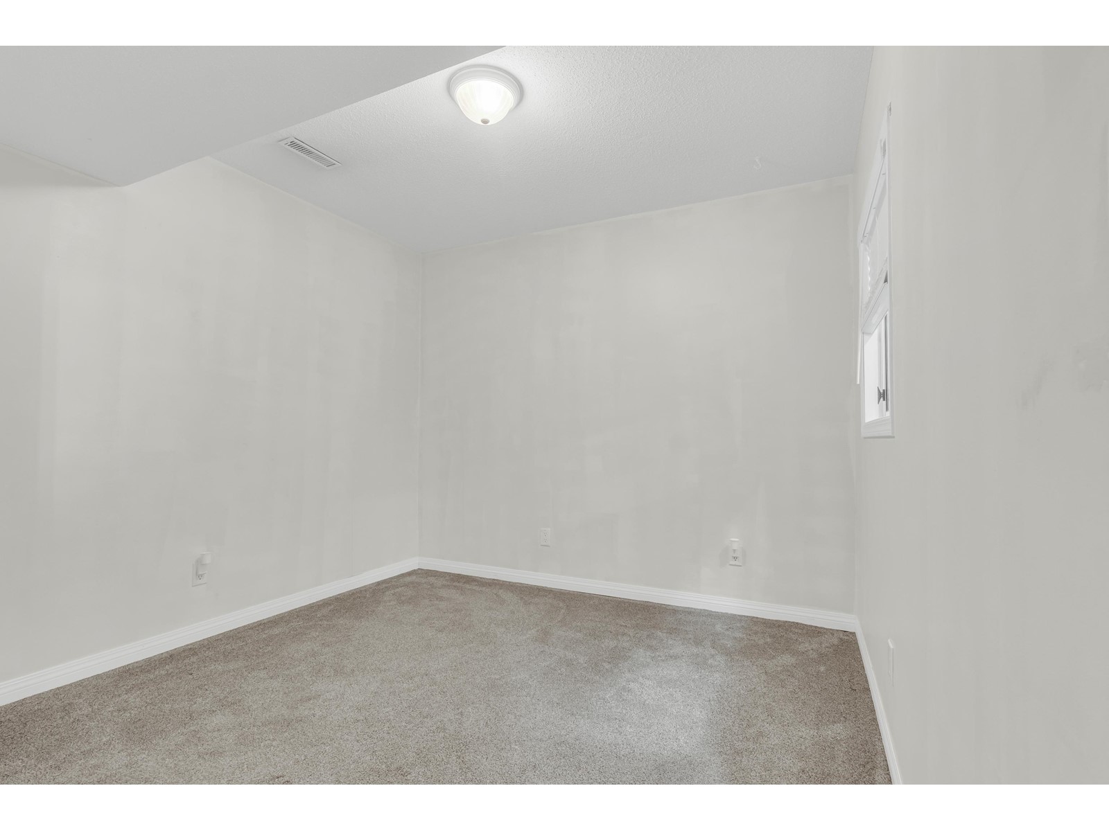 35907 Regal Parkway Property Photo 29