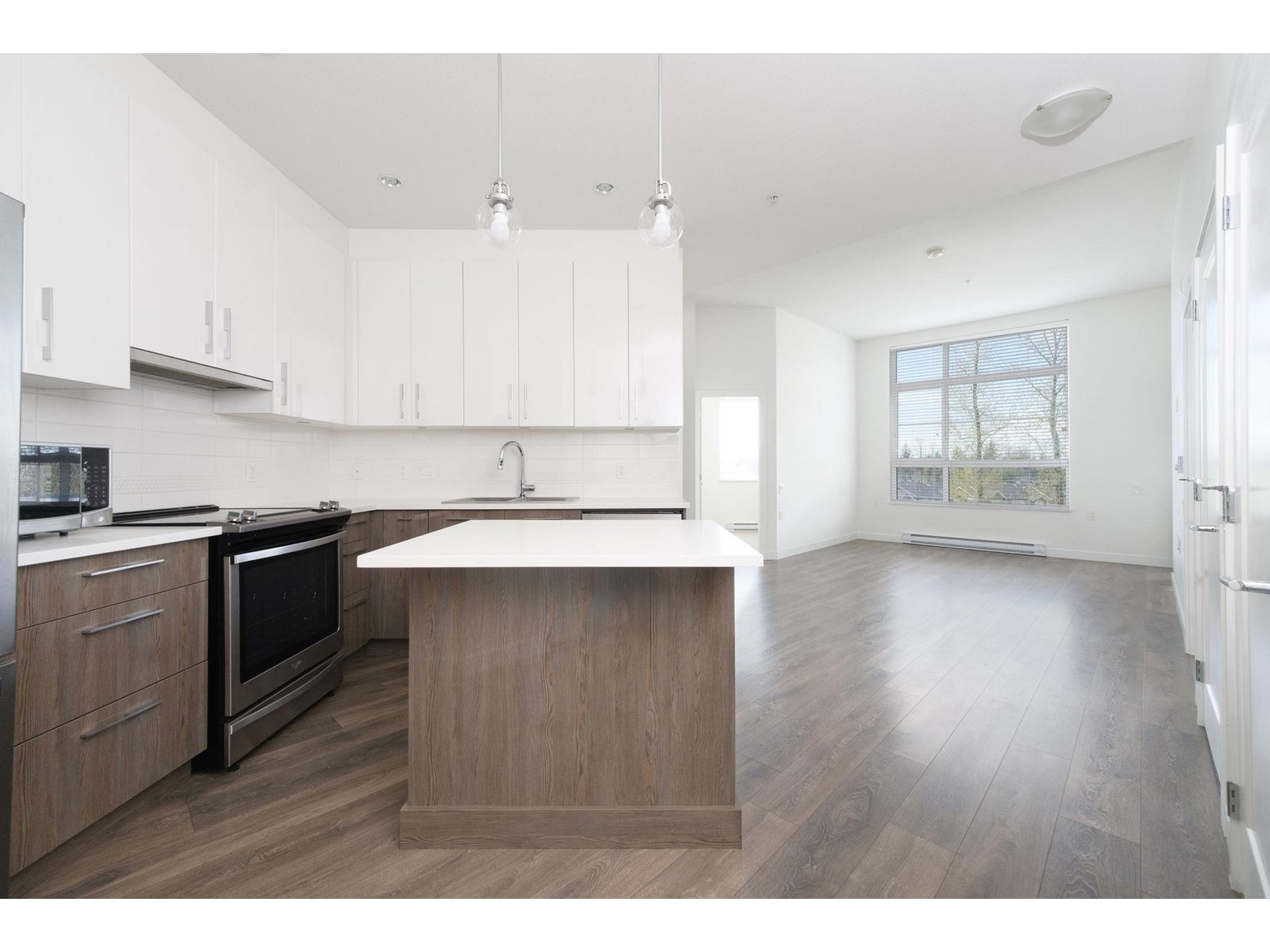 501 20829 77a Avenue Property Photo 3