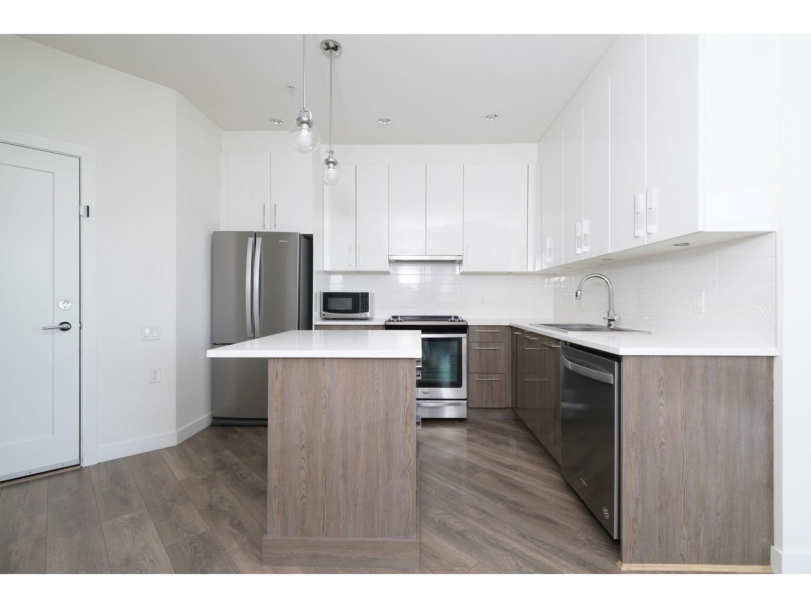 501 20829 77a Avenue Property Photo 5