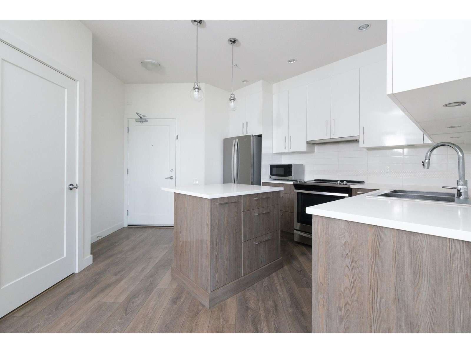 501 20829 77a Avenue Property Photo 6