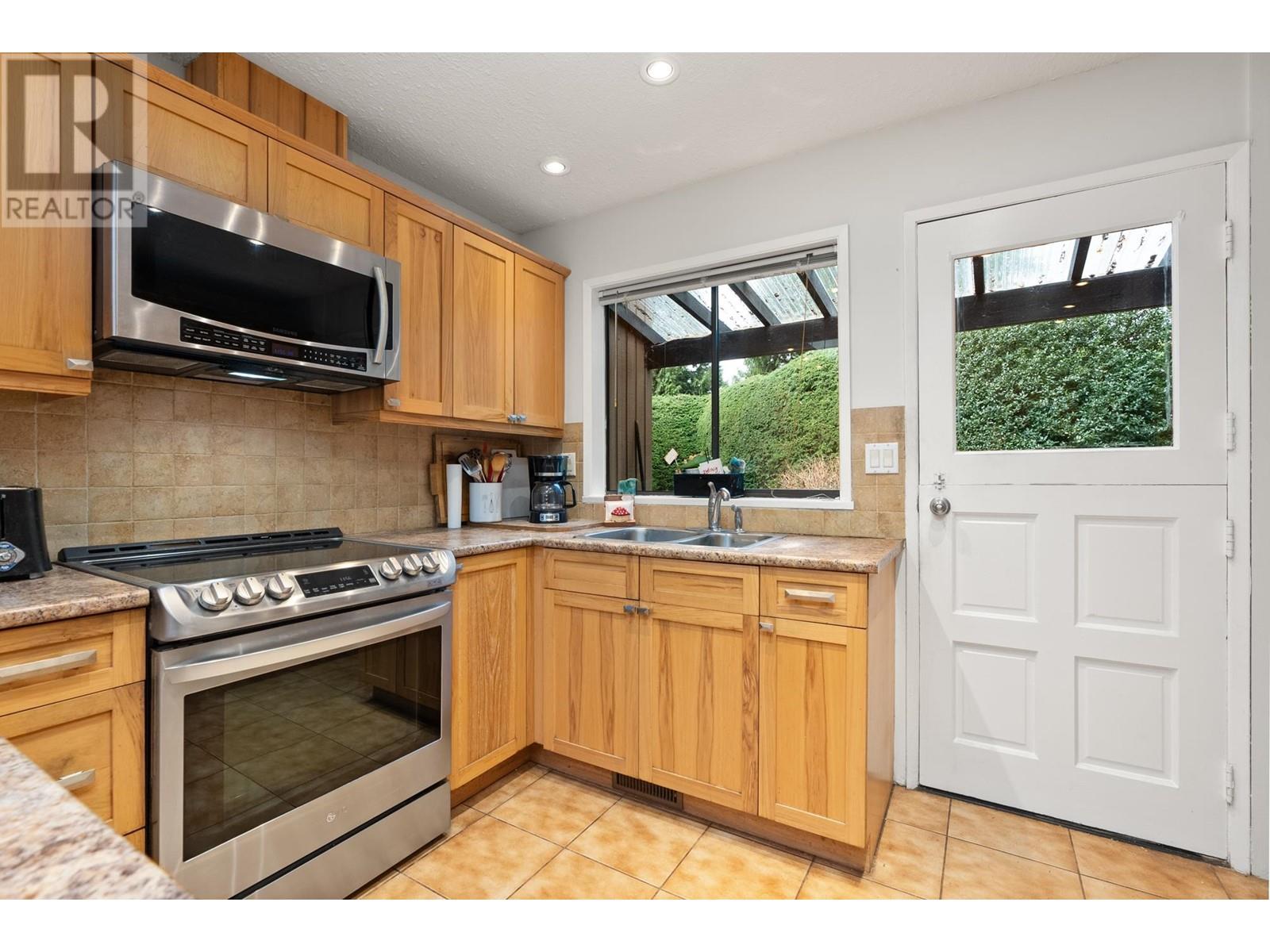 300 Loach Place Property Photo 12
