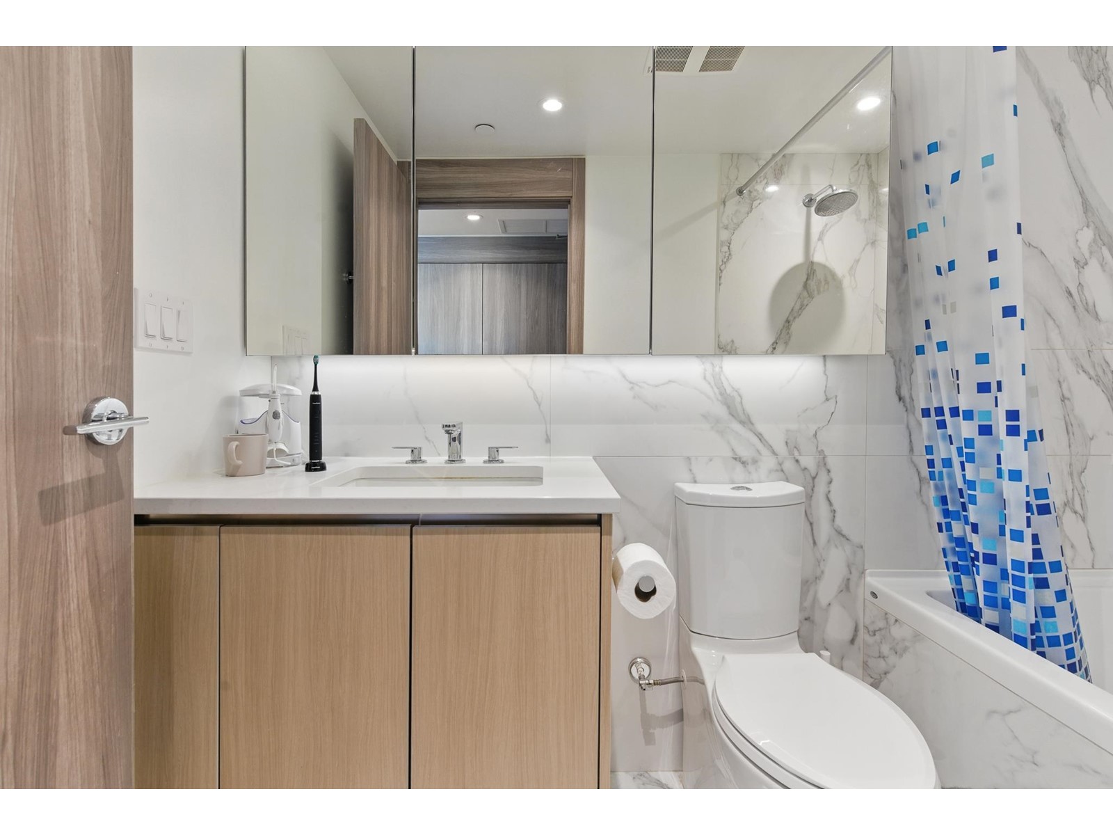 1406 9887 Whalley Boulevard Property Photo 7