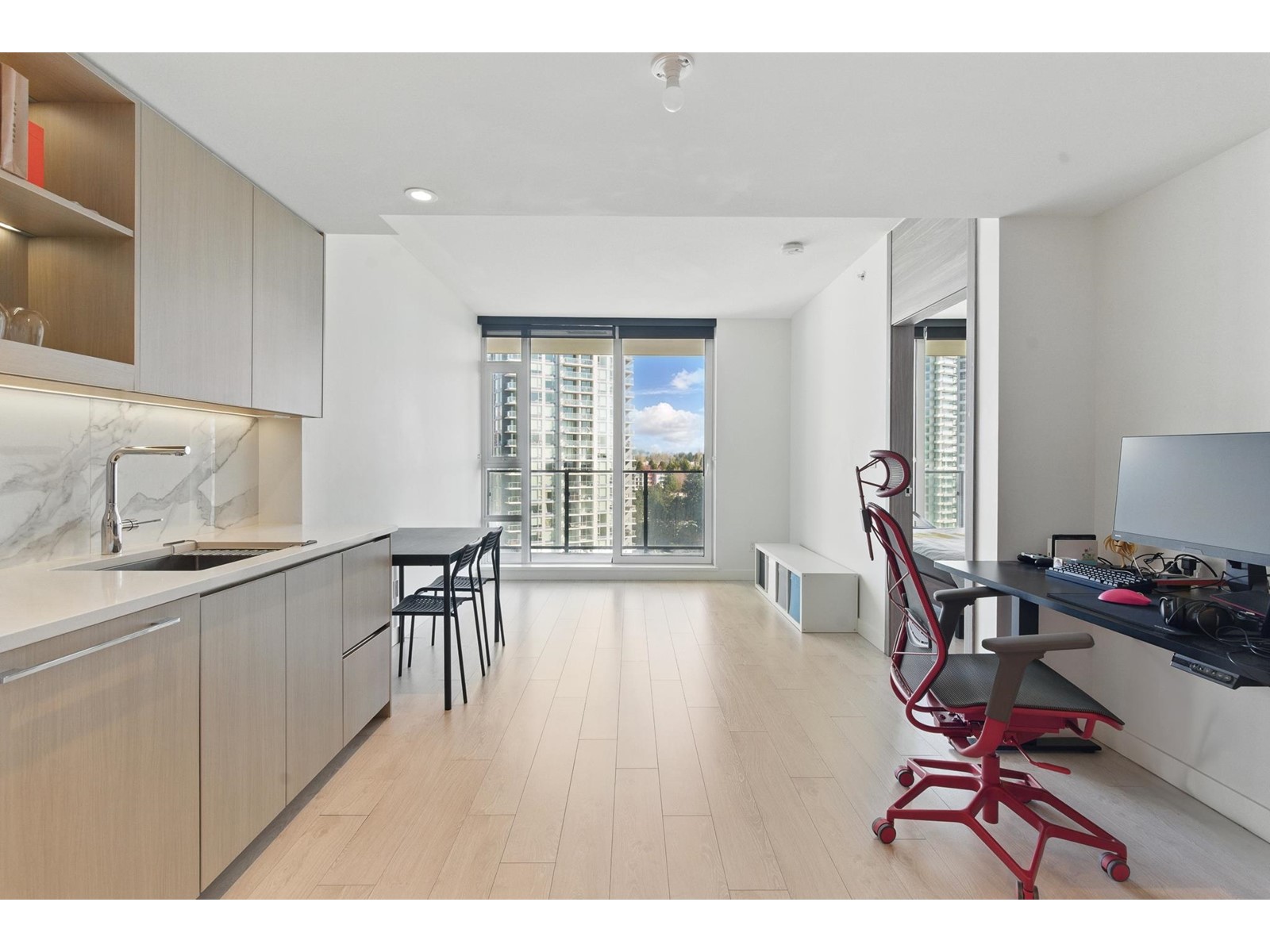 1406 9887 Whalley Boulevard Property Photo 8