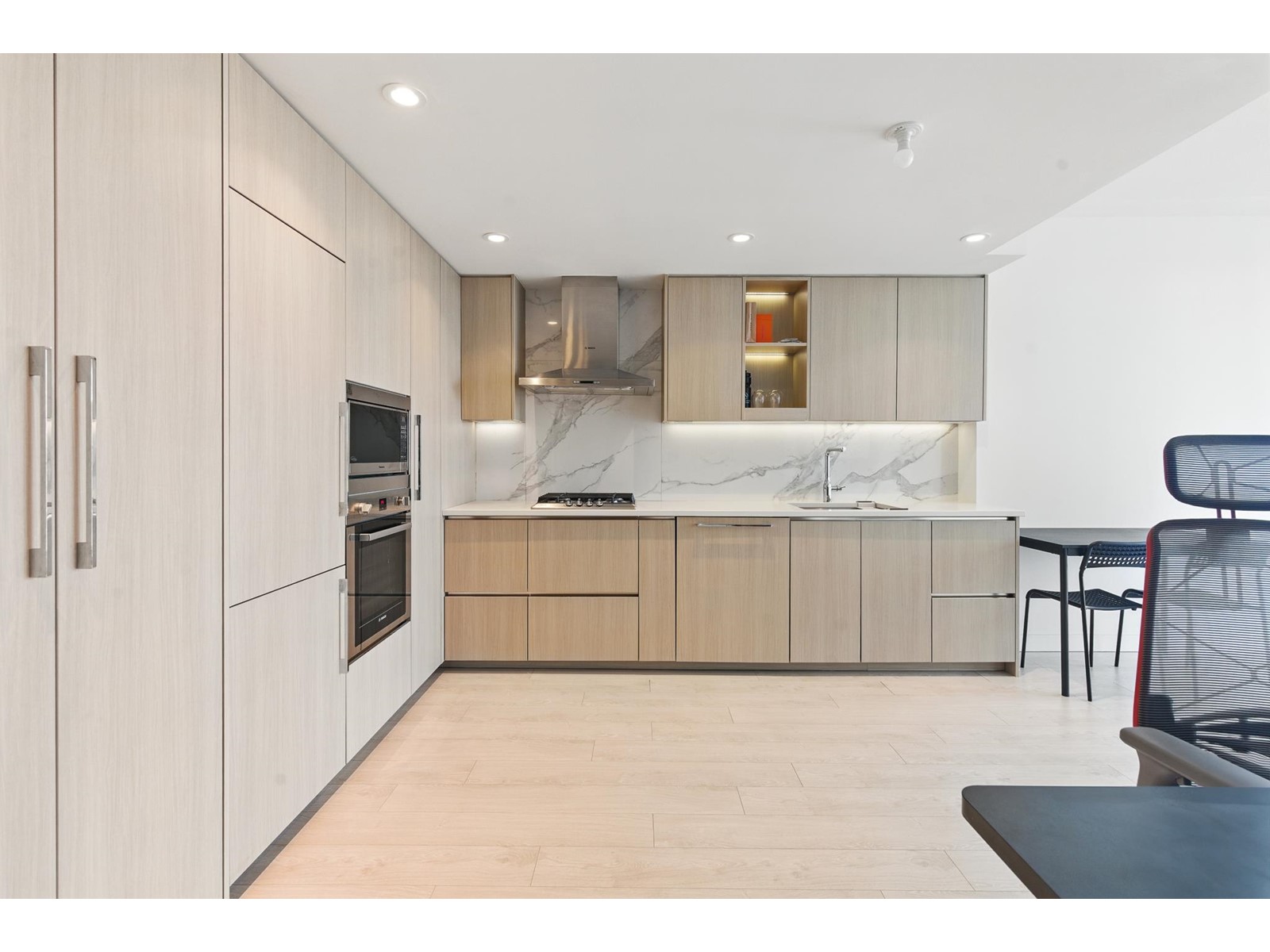 1406 9887 Whalley Boulevard Property Photo 9