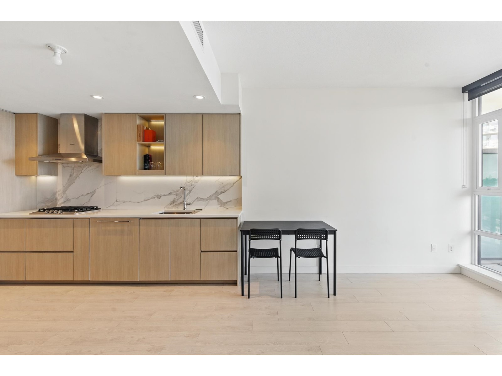 1406 9887 Whalley Boulevard Property Photo 12