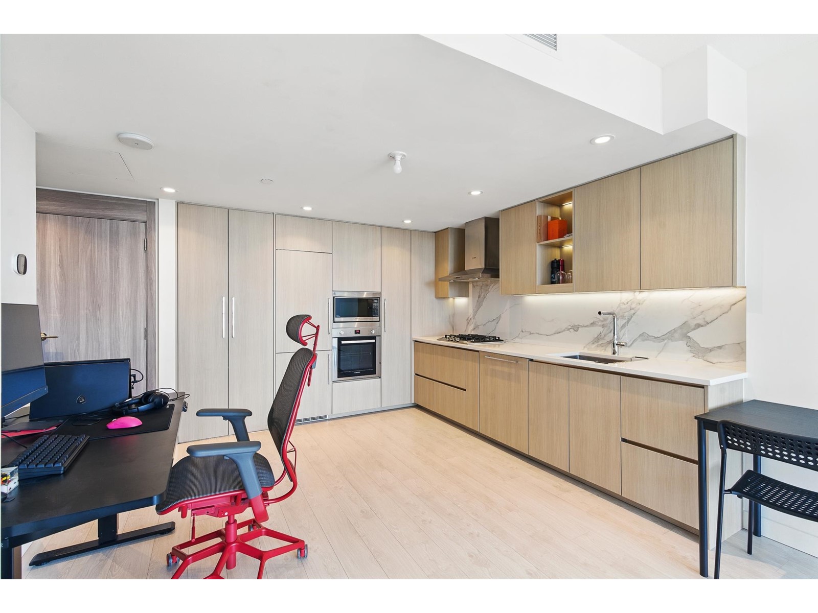 1406 9887 Whalley Boulevard Property Photo 13