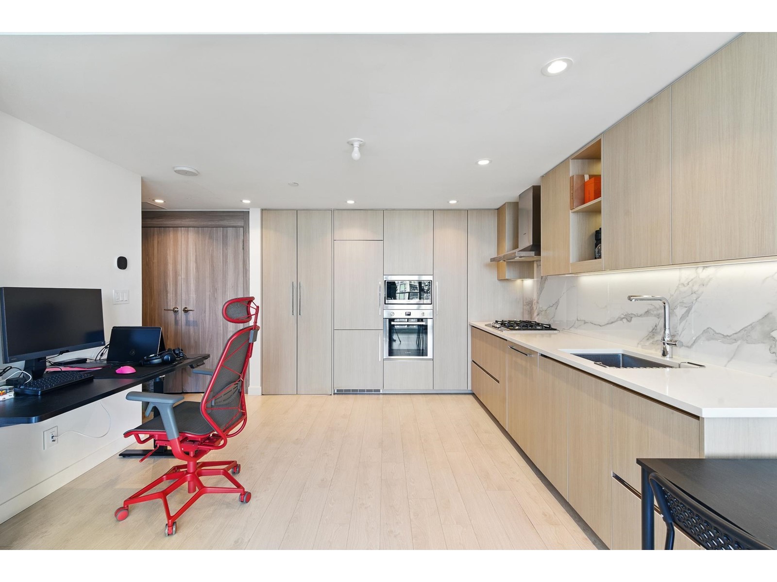 1406 9887 Whalley Boulevard Property Photo 14