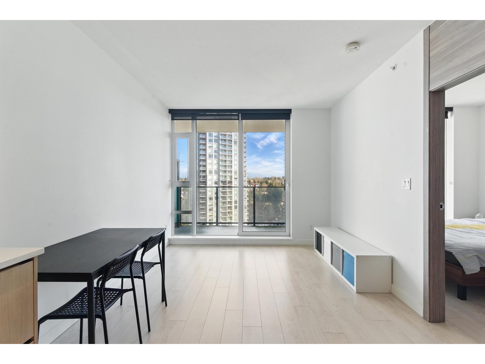 1406 9887 Whalley Boulevard Property Photo 15