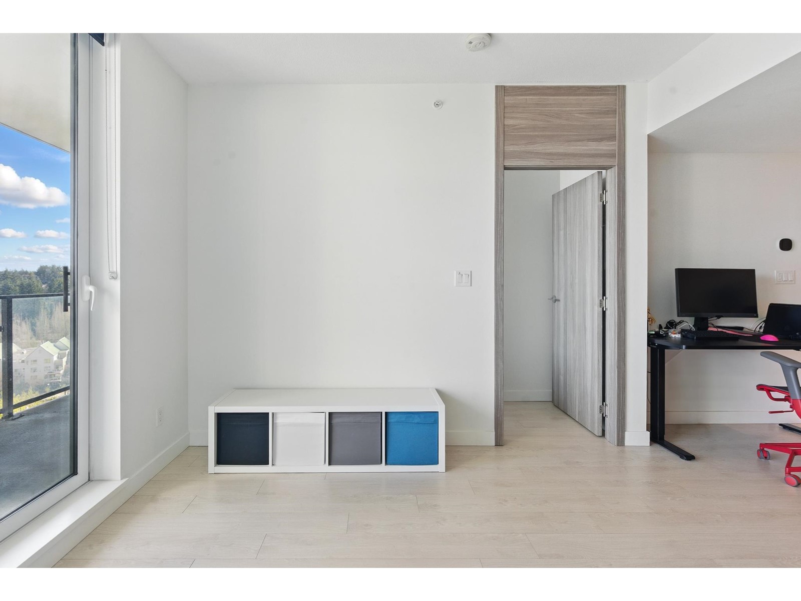 1406 9887 Whalley Boulevard Property Photo 16