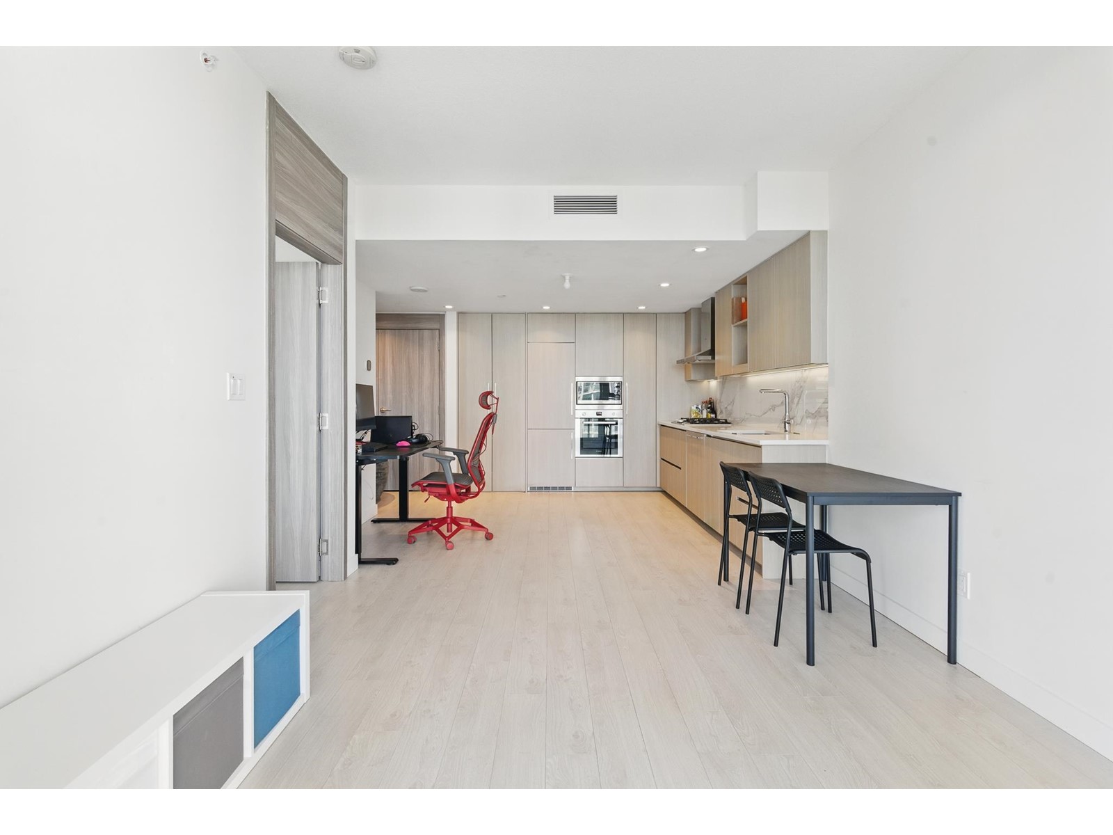 1406 9887 Whalley Boulevard Property Photo 17