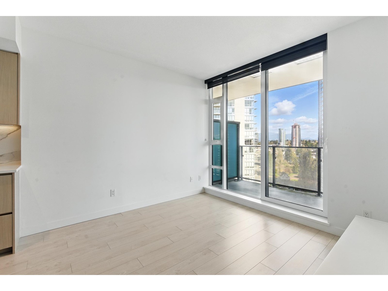 1406 9887 Whalley Boulevard Property Photo 20