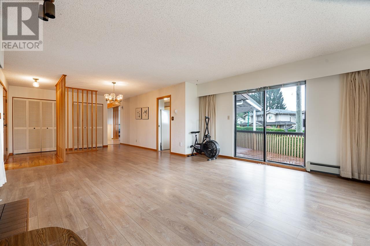 6180 Buchanan Street Property Photo 4