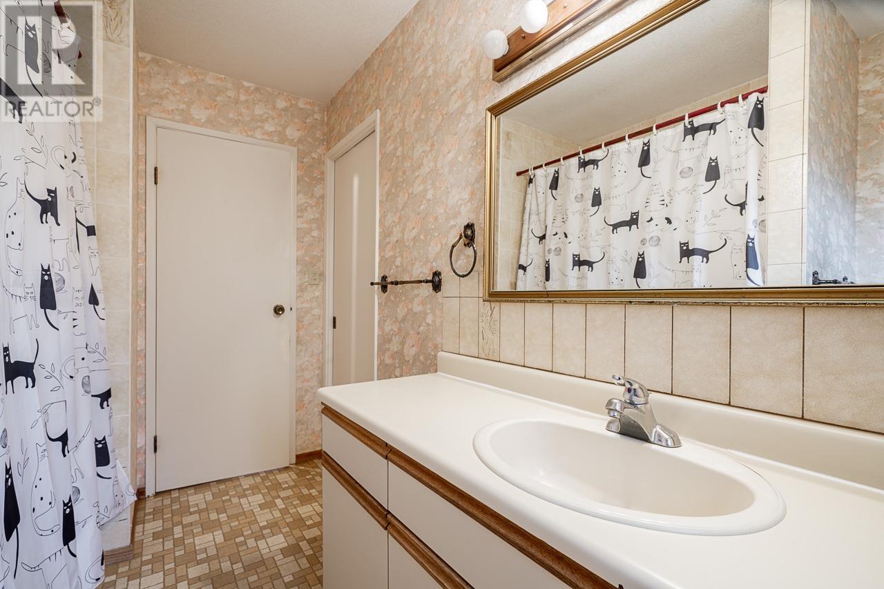 6180 Buchanan Street Property Photo 15