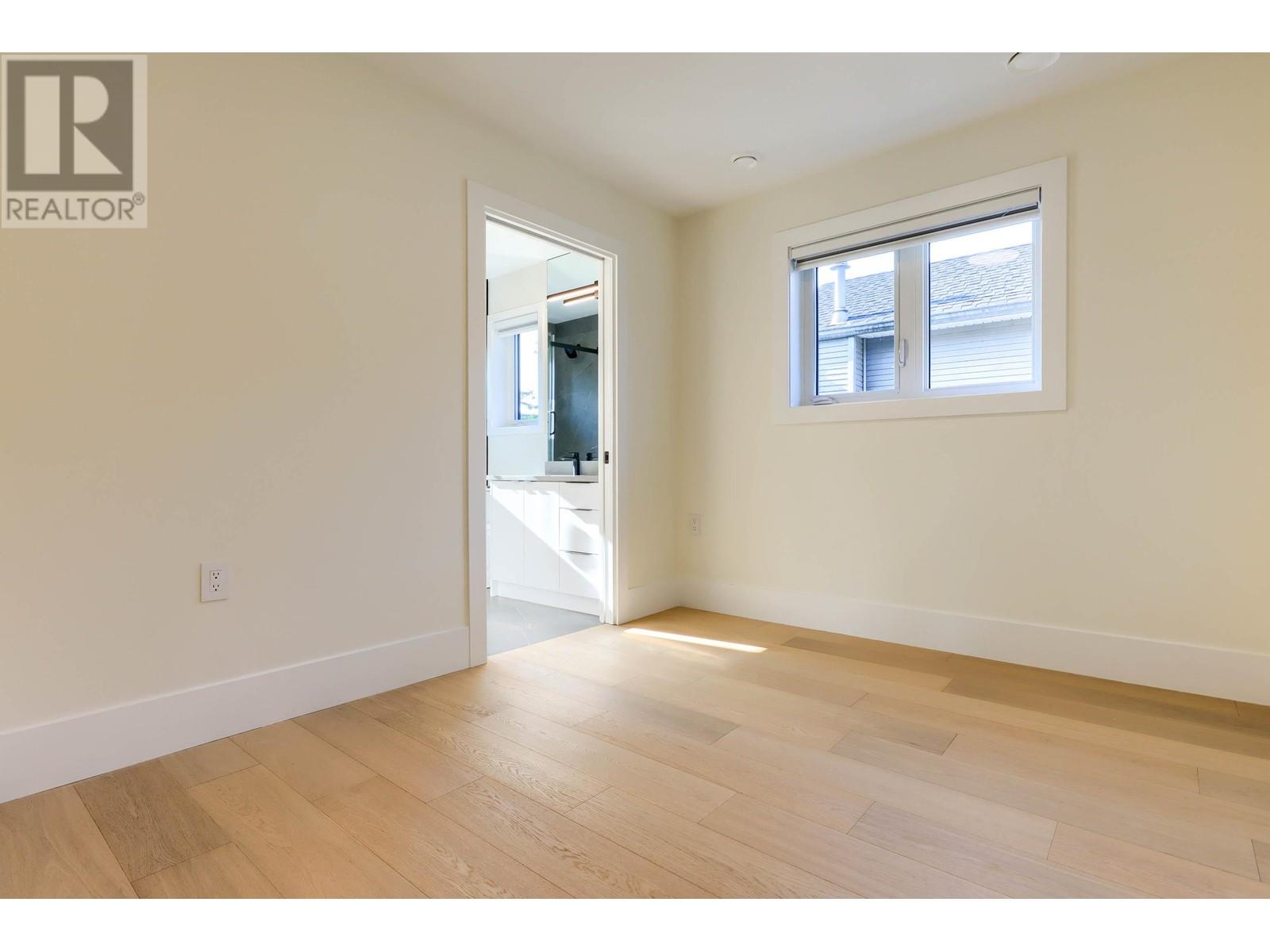5262 Mckinnon Street Property Photo 7