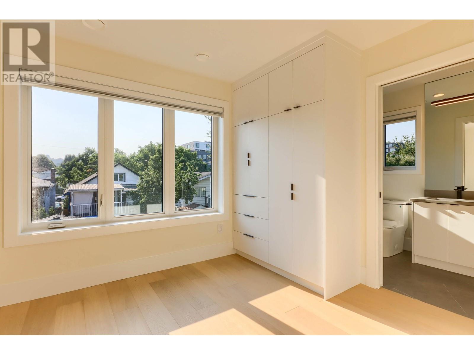 5262 Mckinnon Street Property Photo 10