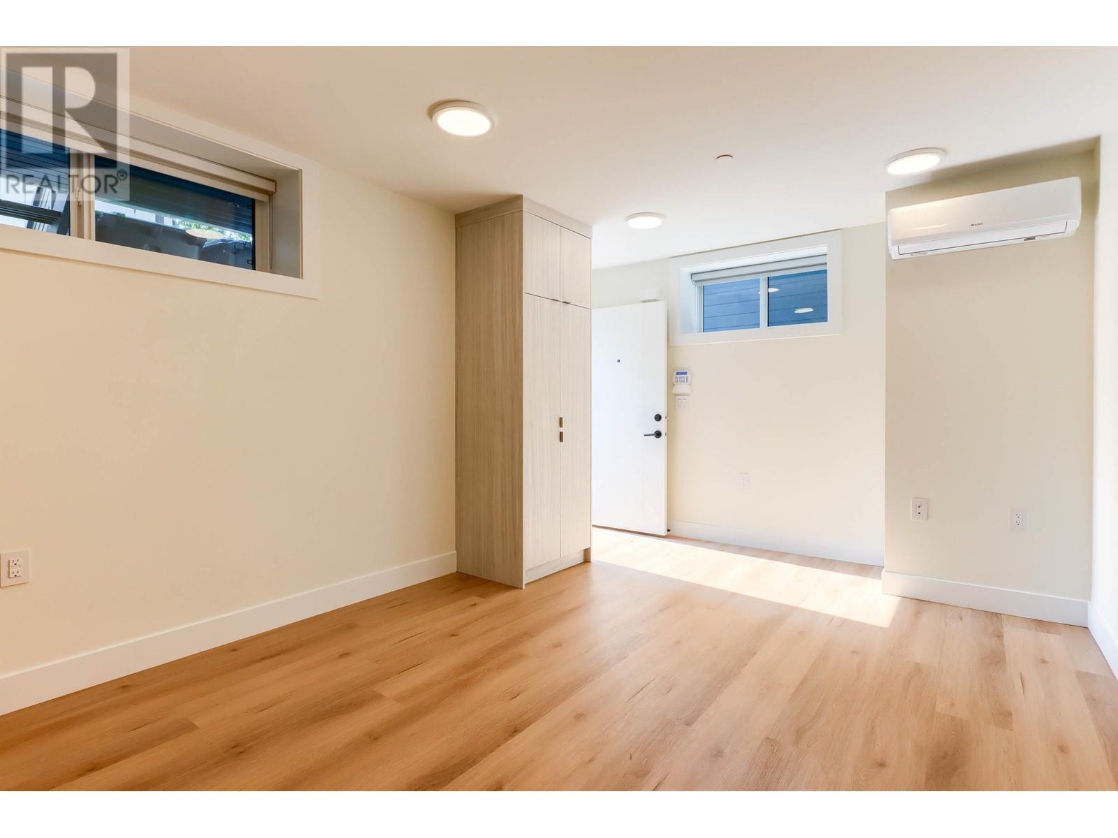 5262 Mckinnon Street Property Photo 14