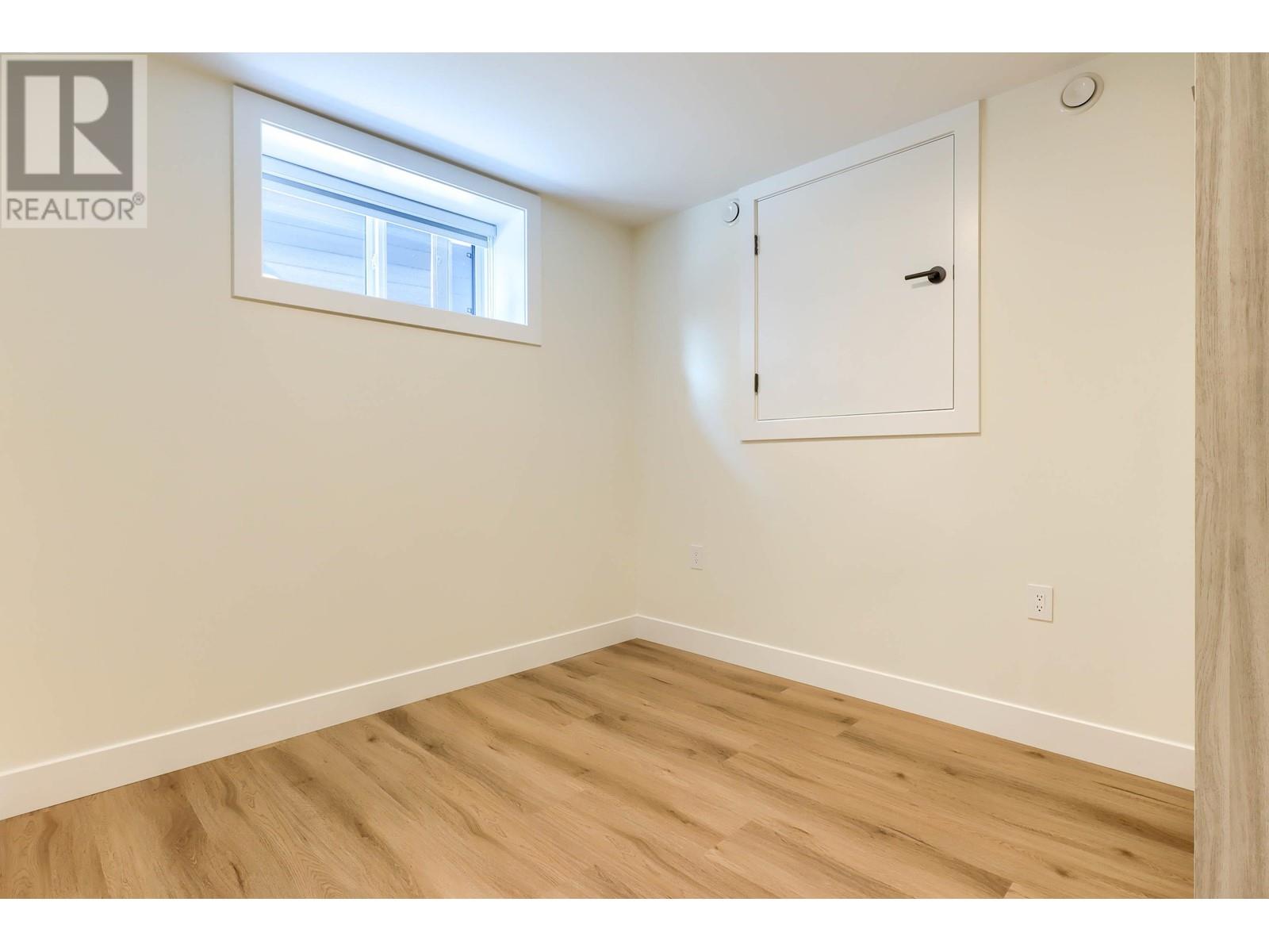 5262 Mckinnon Street Property Photo 16