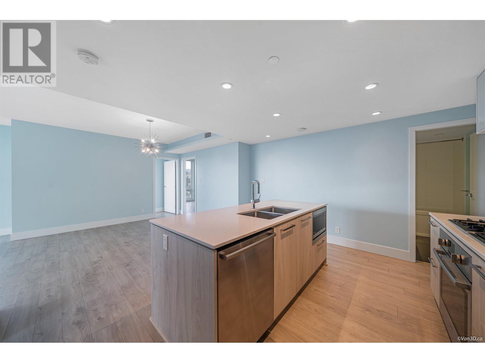 2106 680 Seylynn Crescent Property Photo 6