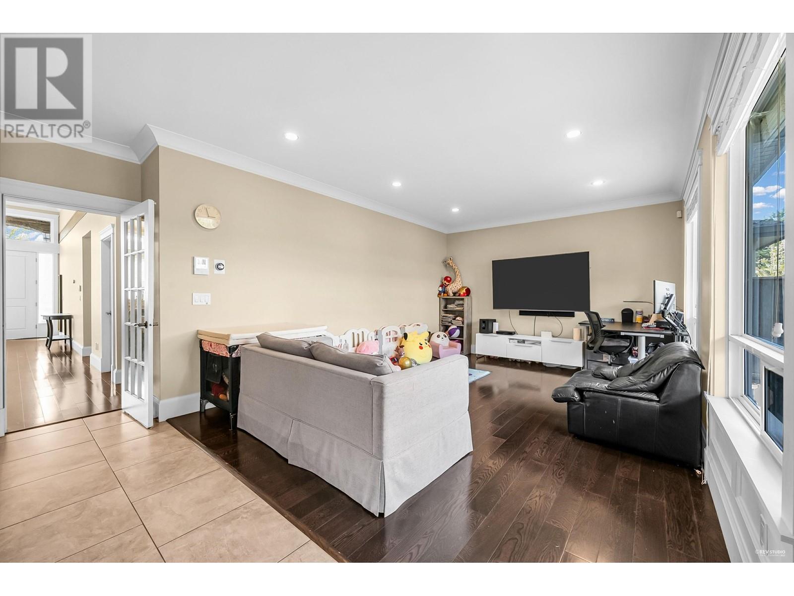 6191 Dunsmuir Crescent Property Photo 11